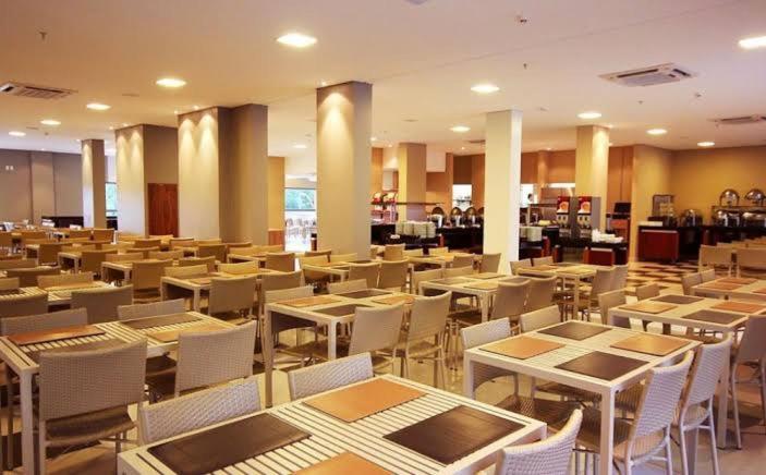 Wyndham Olimpia Royal Hotels 외부 사진 The dining room at the University of Nottingham Malaysia Campus