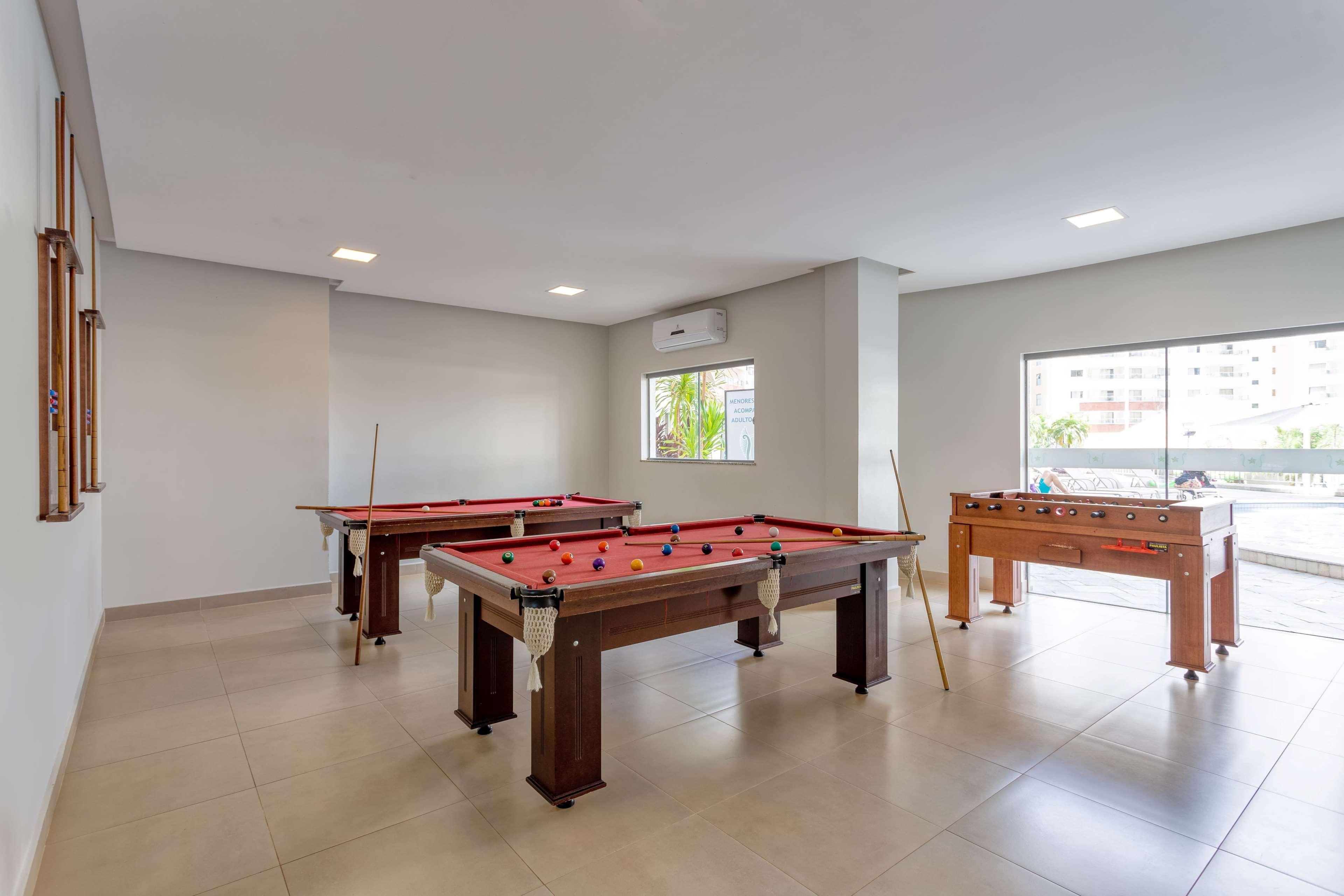 Wyndham Olimpia Royal Hotels 외부 사진 A pool table and a foosball table