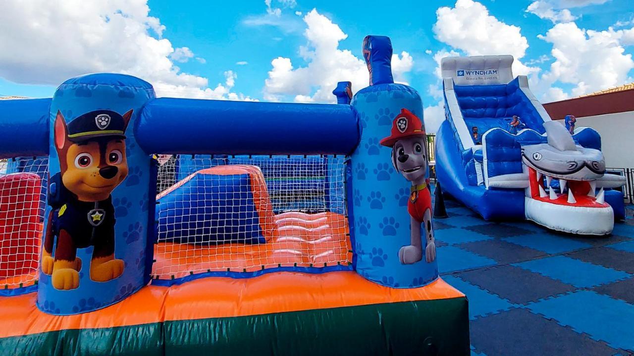 Wyndham Olimpia Royal Hotels 외부 사진 Paw Patrol bouncy castle