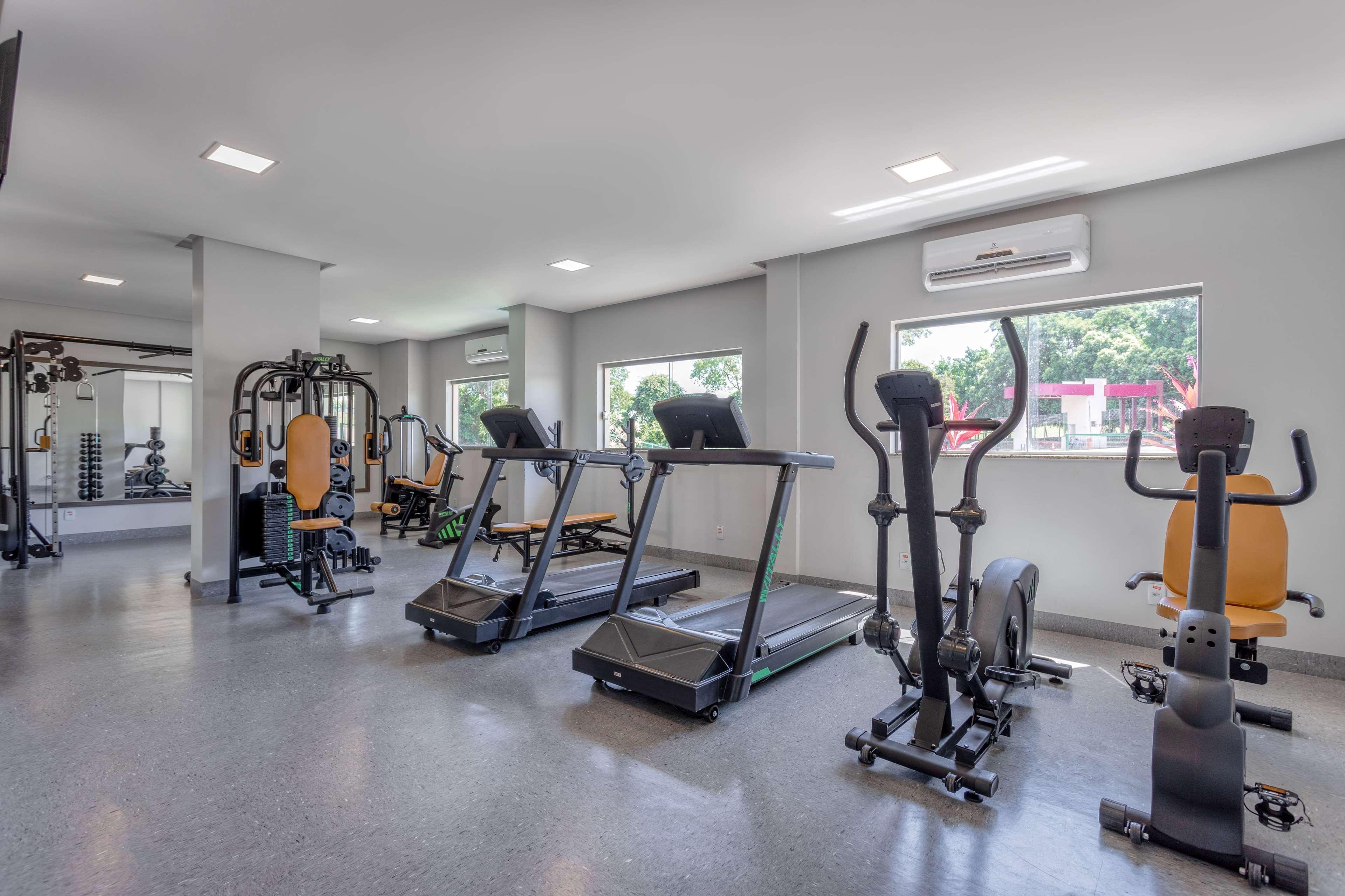 Wyndham Olimpia Royal Hotels 외부 사진 A gym in a hotel