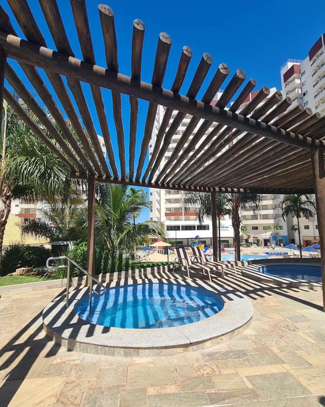 Wyndham Olimpia Royal Hotels 외부 사진 A pergola in a swimming pool